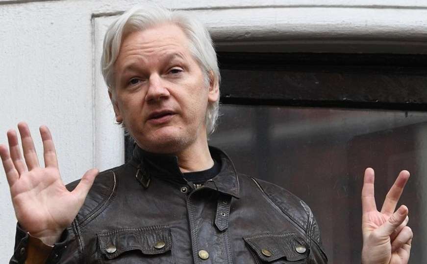 Assange 1. januara na Twitteru objavio čudan kod koji još nije protumačen 