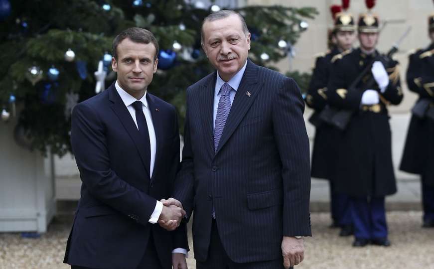 Erdogan u Parizu: Dočekali ga Macron i brojni demonstranti