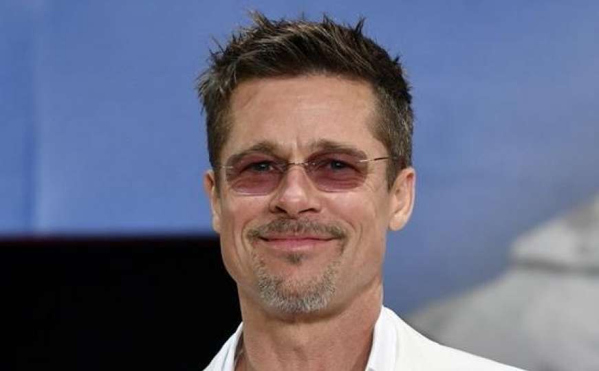 Brad Pitt za druženje s glumicom Emilie Clarke ponudio 120.000 dolara