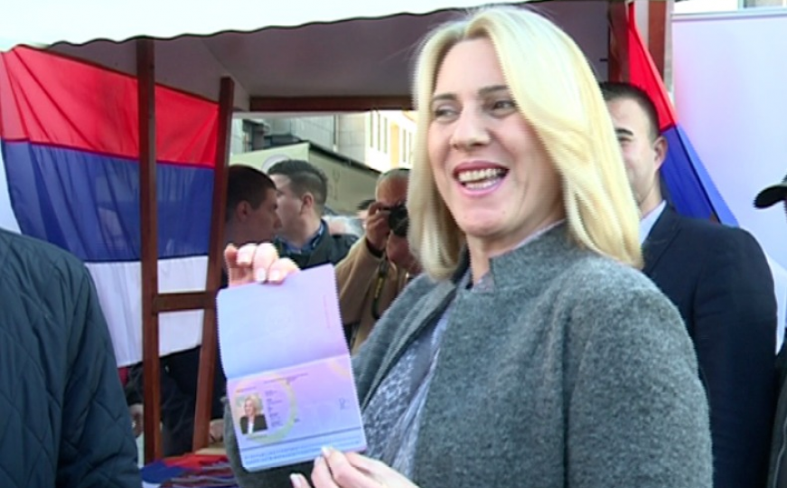 Proslava 9. januara: Mladi SNSD-a predstavili "pasoš Republike Srpske"