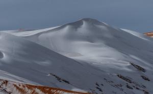 Pao snijeg i prekrio brijeg: Prirodni fenomen u afričkoj Sahari