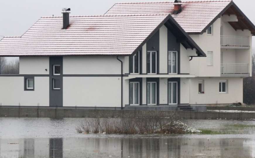 Obilne padavine izazvale probleme u SBK-a, poplavili podrumi