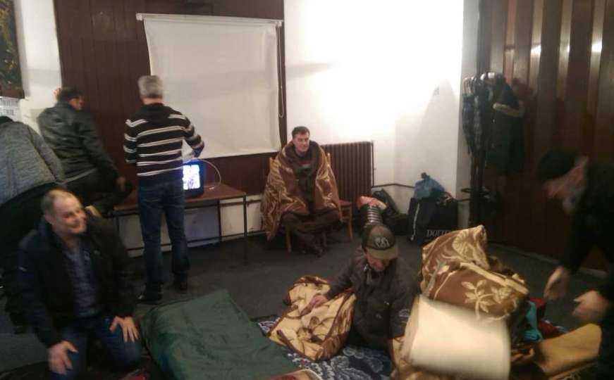 Pozlilo dvojici rudara koji štrajkuju glađu u Zenici, prevezeni u Hitnu pomoć