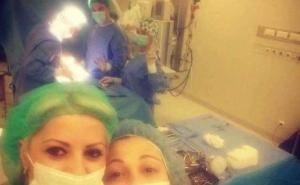 Ljekari objavili selfie sa operacije: Pacijenti negoduju