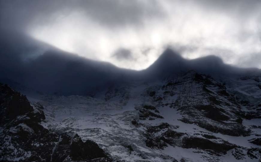 Probijen put kroz sedam metara visok snijeg na Alpama