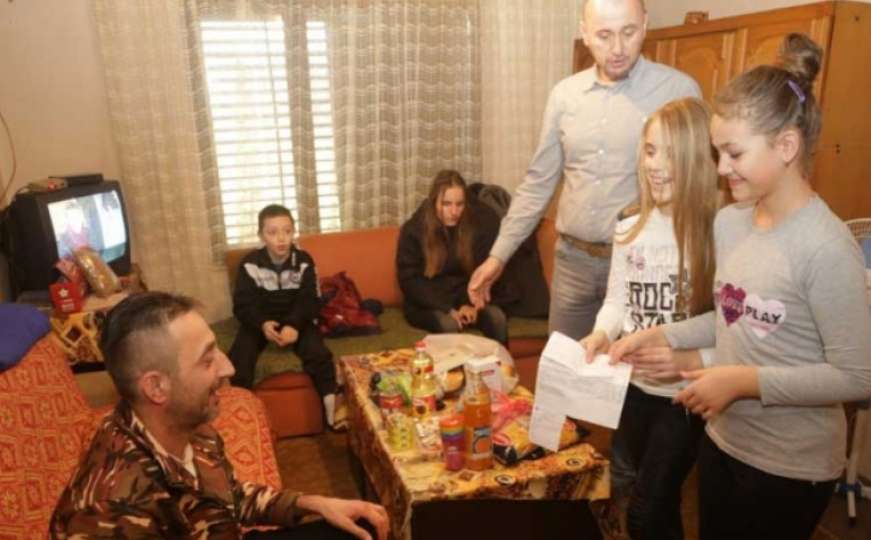 Heroine iz Gradiške: Djevojčice skupile novac i siromašnom komšiji platile struju