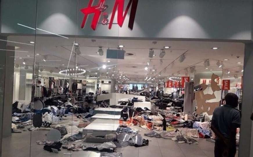 Zbog loše reklame: Bijesni demonstranti uništavali H&M-ove prodavnice i odjeću