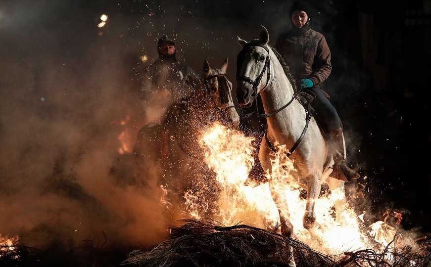 Ples konja i vatre: U Španiji održan festival star pet stoljeća