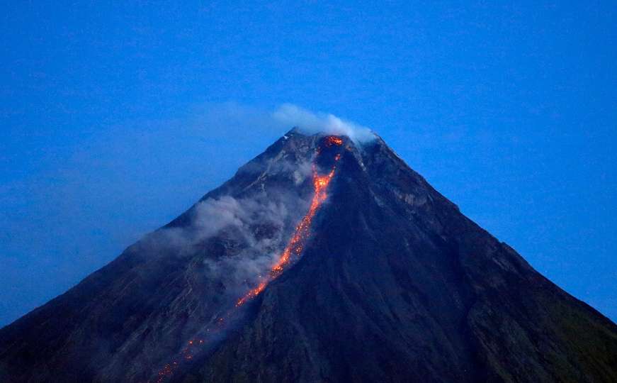 Zbog nepredvidivosti vulkana Mayon evakuirano 27.000 osoba 