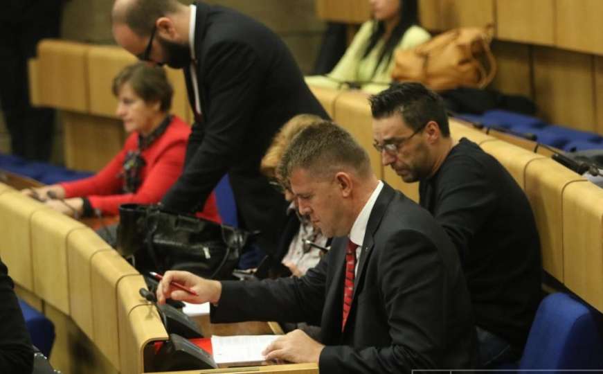 Karajbić pozvao parlamentarce da usvoje Zakon o izbornim jedinicima 