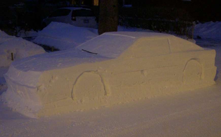 Montrealski umjetnik lažnim automobilom od snijega prevario policiju