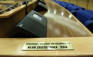 Otkazana vanredna sjednica Parlamenta, stigli samo zastupnici SBB-a, SDP-a i DF-a