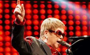 Slavni Elton John se povlači s muzičke scene nakon 50 godina