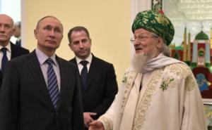 Putin u društvu vrhovnog muftije posjetio jednu od najstarijih džamija u Rusiji