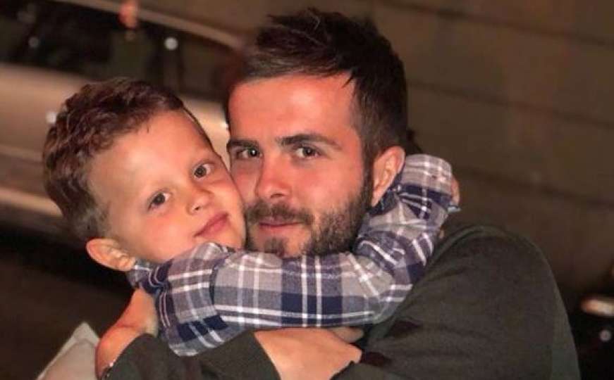 Pjanić u zagrljaju sa sinom: Pobjede i ljubav porodice dovoljni za sreću