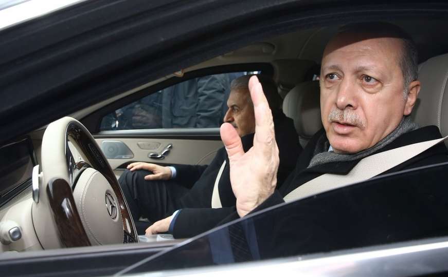 Erdogan: Oni koji su poginuli na Allahovu putu su živi, ali vi to ne znate