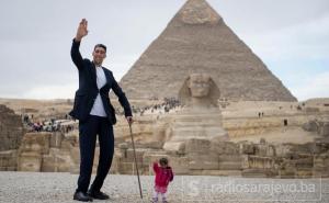 Sastanak u Egiptu: Fotografije najvišeg čovjeka i najniže žene oduševile svijet