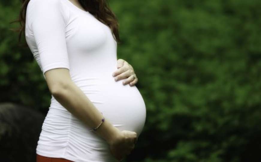 Nije znala da je trudna: Došla na operaciju vena pa se slučajno porodila u liftu