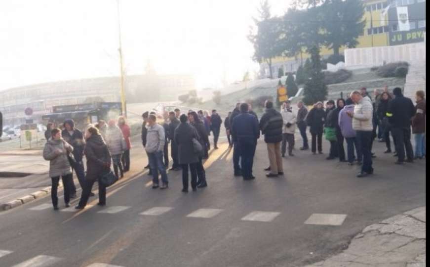 Oko 300 radnika Krivaje blokirali izlaz iz Zavidovića