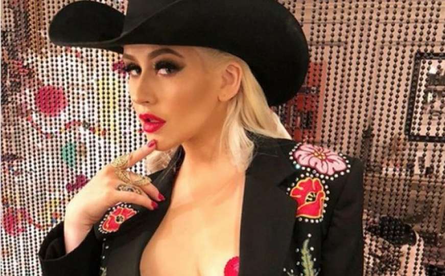 Christina Aguilera nakon plastičnih operacija neprepoznatljiva