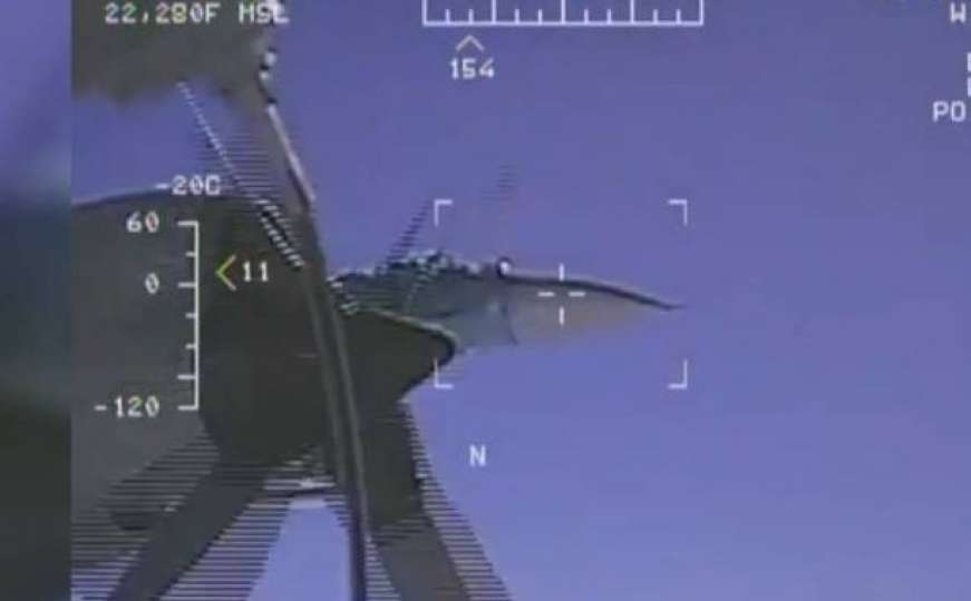 Novi snimci ruskog borbenog aviona koji presreće američki špijunski