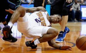 Uznemirujući snimak: Stravičan lom noge NBA košarkaša šokirao dvoranu