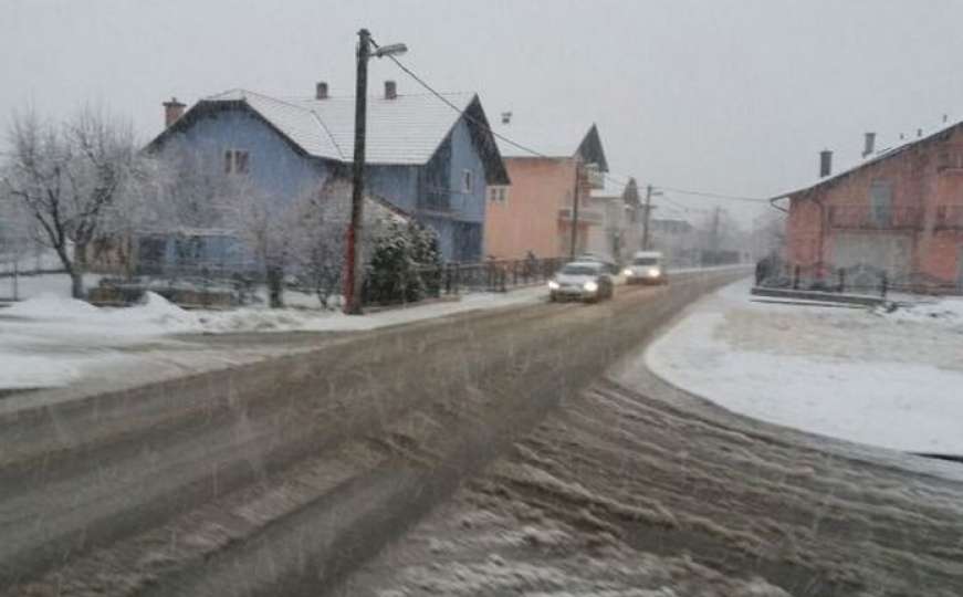 Snijeg stigao i u BiH: Prve pahulje u Bihaću značajno snizile temperaturu