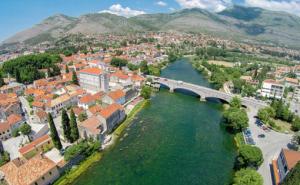 Trebinje: Gradonačelnik radnicima nudi otpremnine ako dobrovoljno daju otkaz