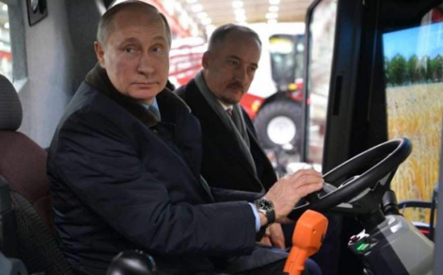 Putin sjeo za volan kombajna: Spreman sam da nakon izbora postanem poljoprivrednik
