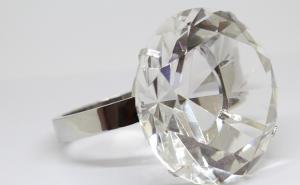 Povećan uvoz luksuzne robe u BiH: Skupi automobili, dragulji i krzna