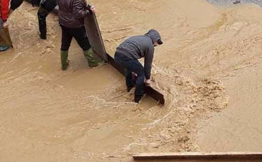 Nevrijeme u BiH: Poplave u Fojnici, kod Visokog, aktivirana klizišta u Konjicu