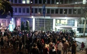 Opozicija na protestu ispred RTS-a zatražila ostavke čelnika javnog servisa 