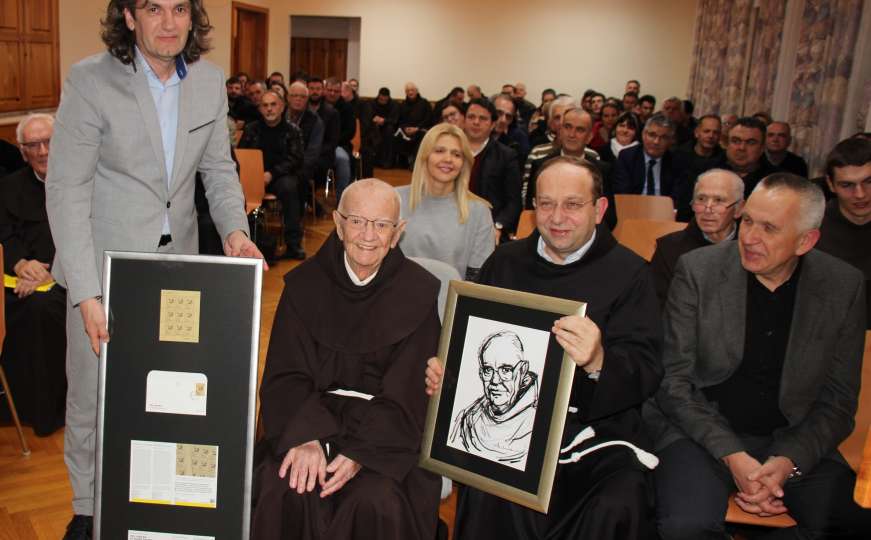 Fratru uručena markica s njegovim likom povodom 100. rođendana