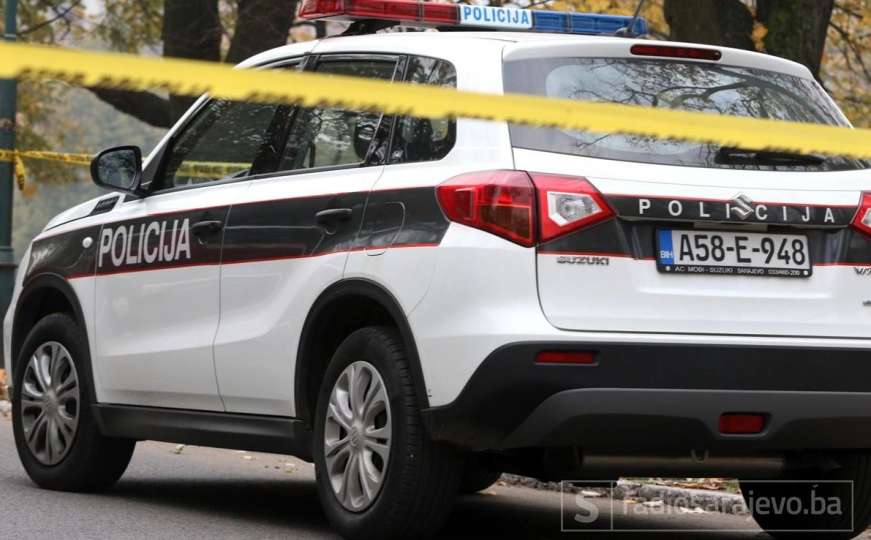 Sarajevo: Nepoznata osoba pokušala zapaliti automobil na Trgu heroja
