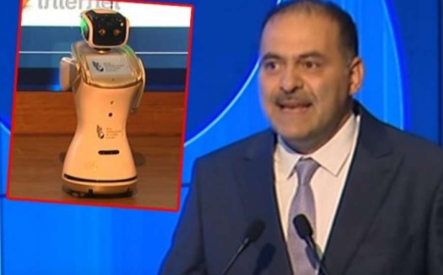 Robot prekinuo ministra dok je držao govor: Ma o čemu ti to pričaš?