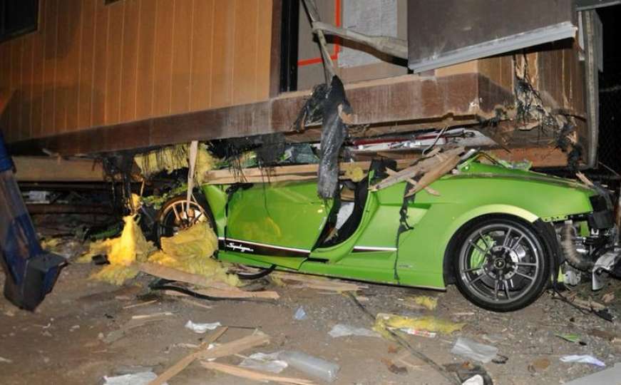 Pijani vozač zakucao skupocjeni Lamborghini pod industrijski kontejner 