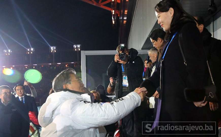 Historijsko rukovanje sestre Kim Jong Una i južnokorejskog predsjednika Moona