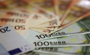 Pronašao 6.760 eura u doniranom kaputu