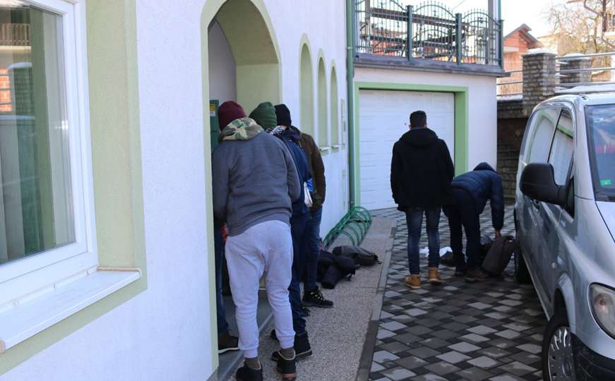 Velika Kladuša: Migranti utočište našli u džamijama