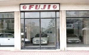 Novi modeli stoje 30 godina na Malti: Slike iz najneobičnijeg salona automobila