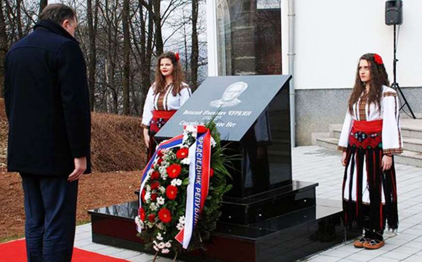 Dodik na spomeniku Čurkinu: Bio je borac za mir, nabavljamo 2.500 pušaka