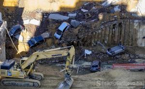 Ogromna rupa "progutala" automobile i uznemirila stanovnike