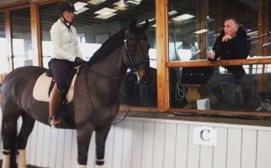 Asmir Begović ponosan na suprugu i njenog novog konja 