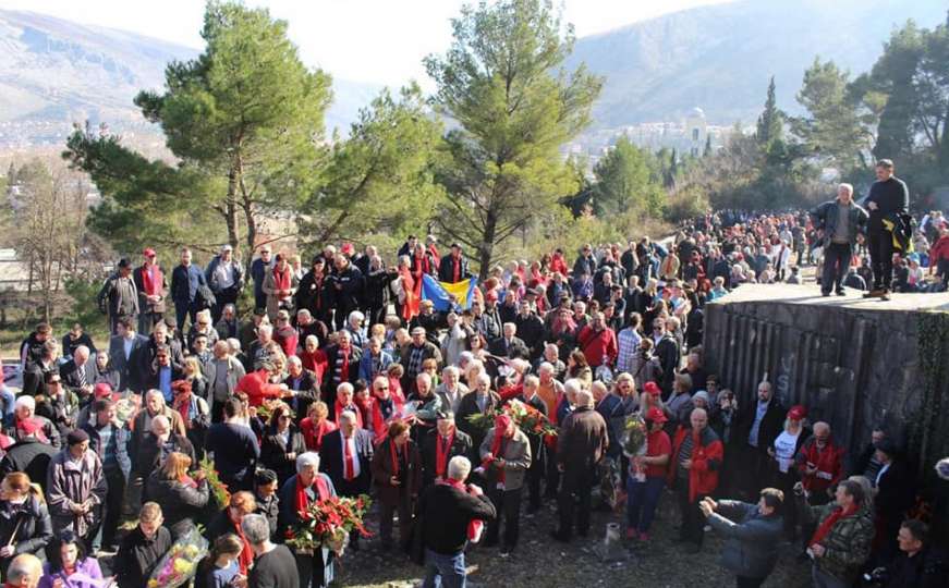 Stotine antifašista se okupile u Mostaru: Vratit ćemo sjaj Partizanskom groblju