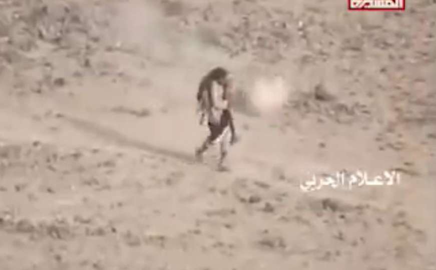 Neviđena hrabrost: Jemenski ratnik pod kišom metaka spašava saborca