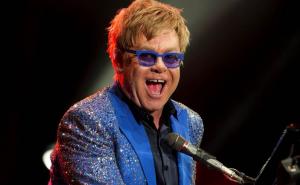 Elton John pogođen u glavu tokom nastupa u Las Vegasu