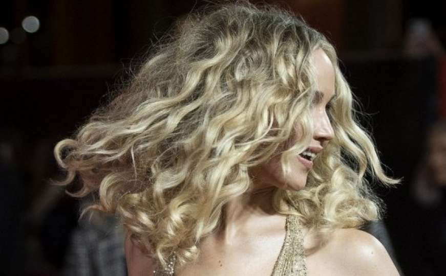 Jennifer Lawrence na premijeri filma stavila grudi u prvi plan 