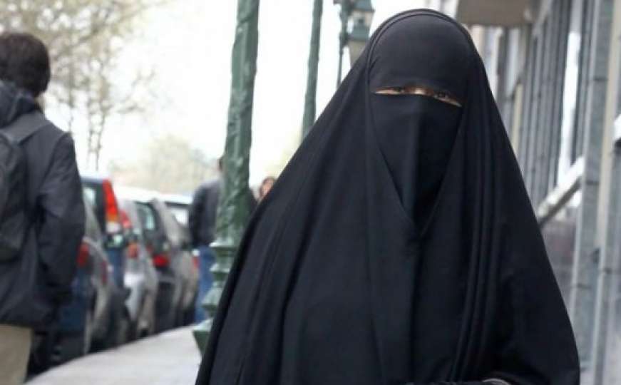 Muslimanka povrijeđena u napadu: Nasilno joj skinuta burka s glave
