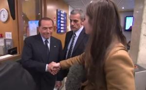 Berlusconi novinarki: Nemoj se više tako rukovati, niko te neće htjeti oženiti