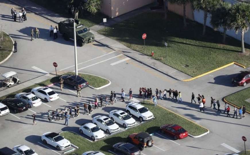 Naoružani zamjenik šerifa nije ušao u školu na Floridi tokom napada